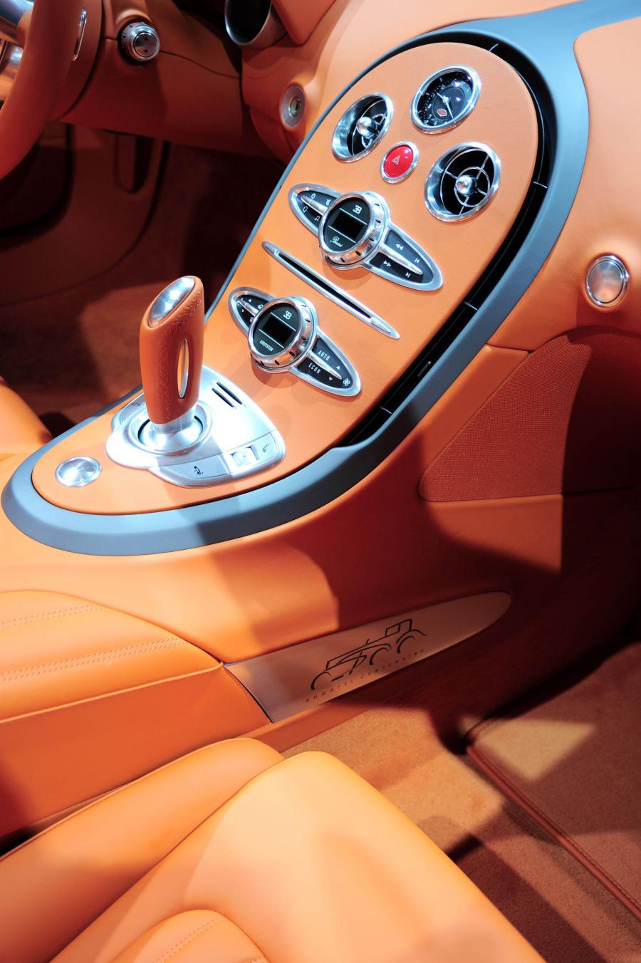  Bugatti Veyron 16.4 Soleil de Nuit 2009 года  (фото 3 из 5)
